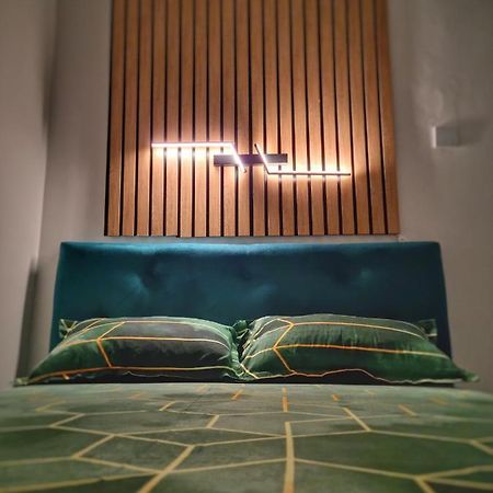 15. Little Studio Apartment Bucharest Luaran gambar