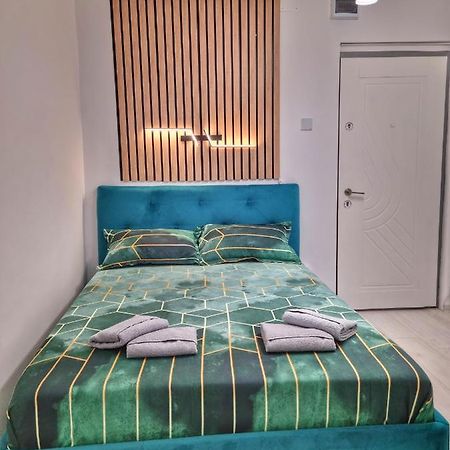 15. Little Studio Apartment Bucharest Luaran gambar