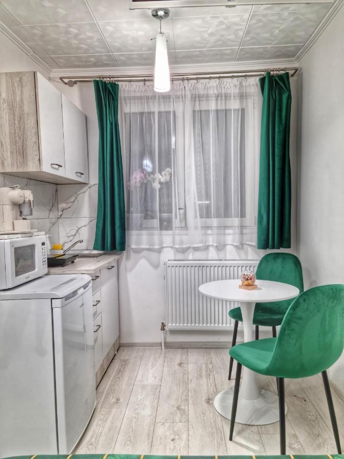 15. Little Studio Apartment Bucharest Luaran gambar