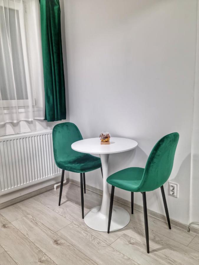 15. Little Studio Apartment Bucharest Luaran gambar